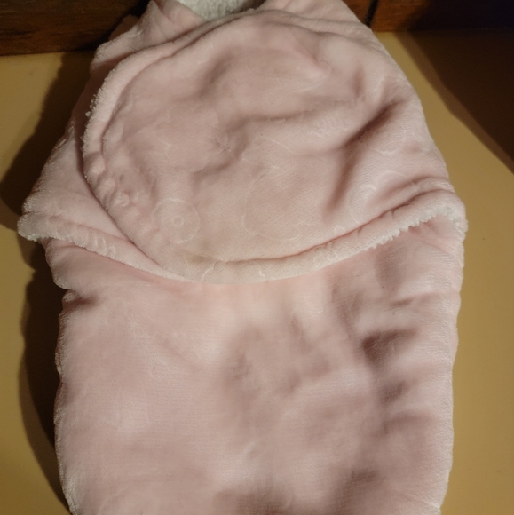 Newborn, 3 bundle of thick cozy swaddles! Petite L'amour & more - Picture 3 of 8